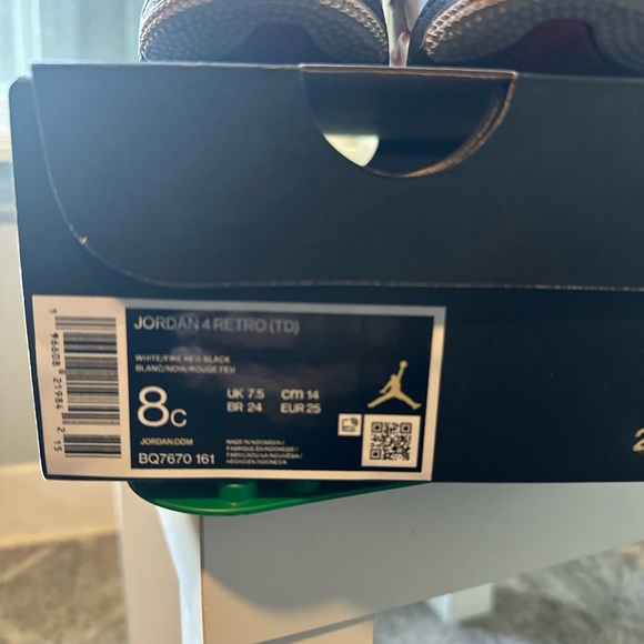 Jordan 4 Retro - Picture 5 of 5